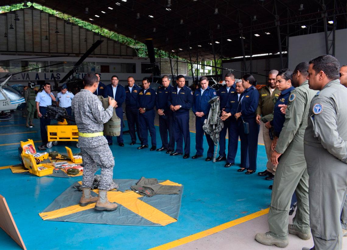 18 militares de la Fuerza Aérea de República Dominicana visitaron el CACOM 4