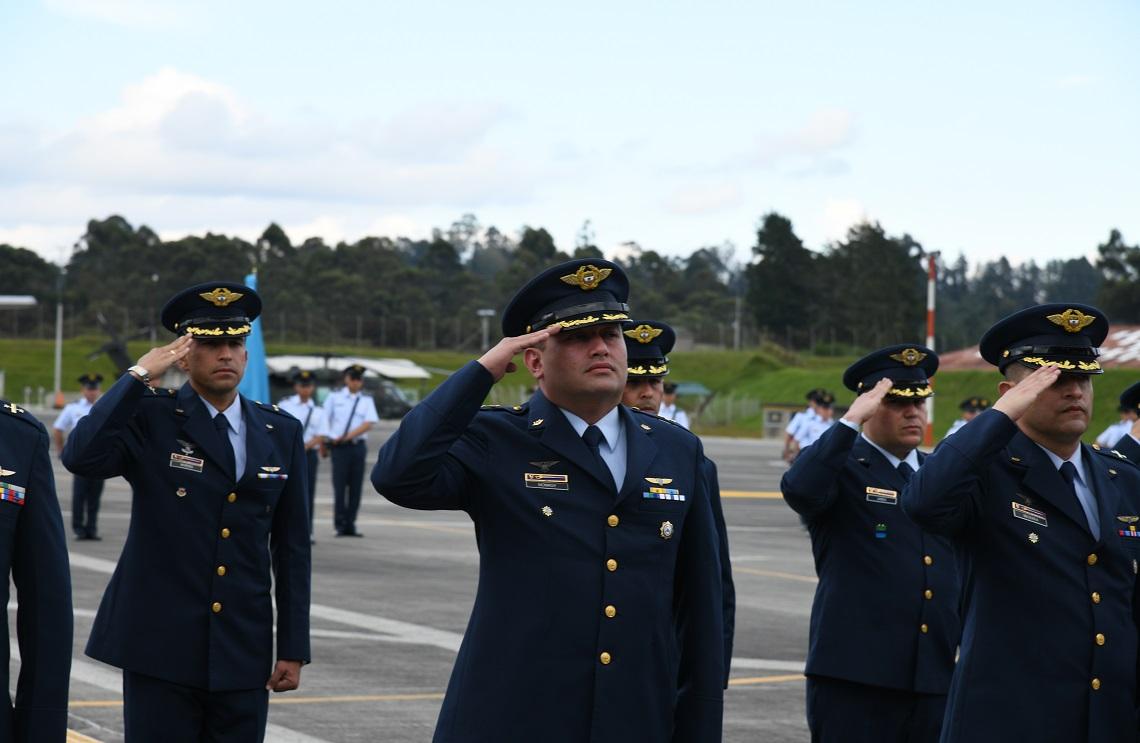 Con imponente ceremonia militar, ascendieron 24 oficiales de la Fuerza Aérea