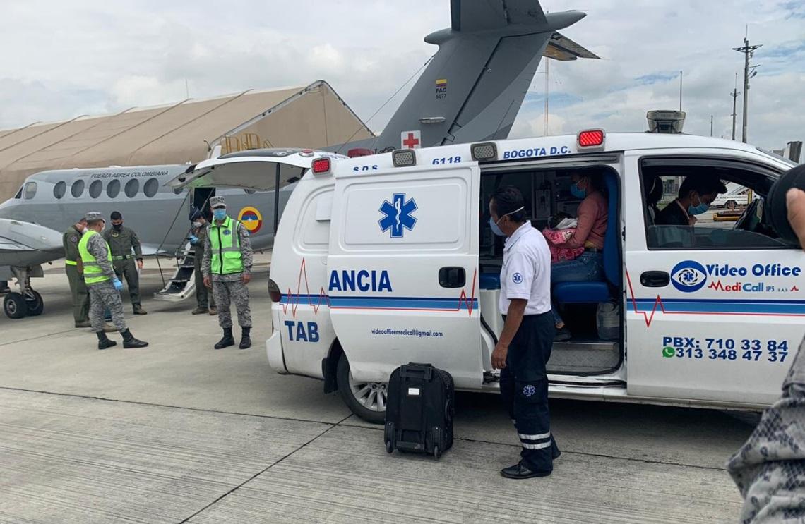 Avión ambulancia de la Fuerza Aérea Colombiana traslada a bebé de 11 meses