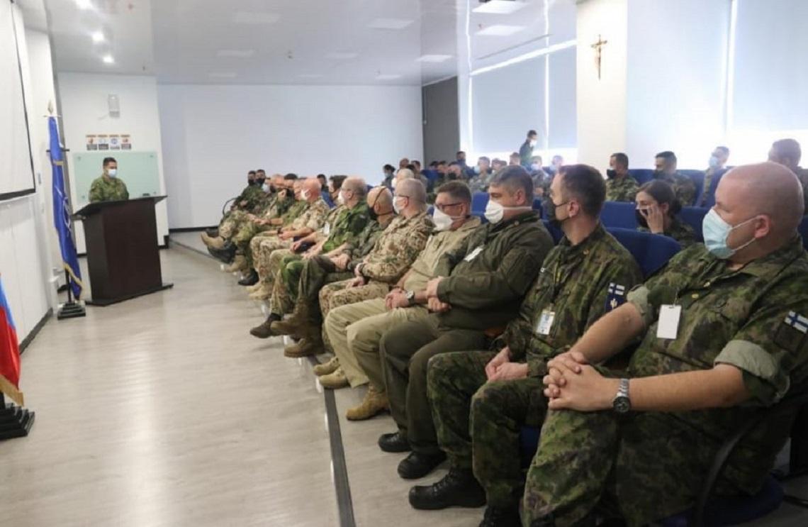 Equipo Móvil de Entrenamiento de la OTAN capacita a futuros evaluadores del proceso de certificación en Colombia