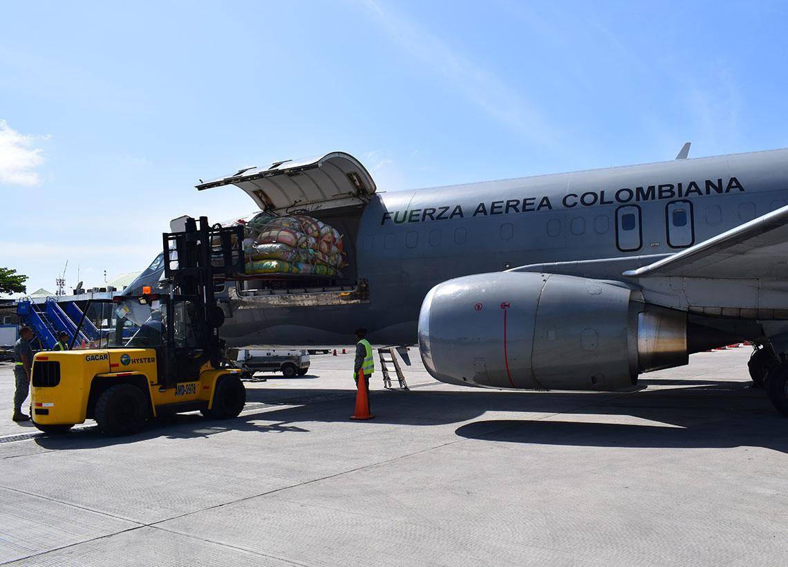 Fuerza Aérea Colombiana traslada material de reciclaje desde la isla de San Andrés hasta Bogotá