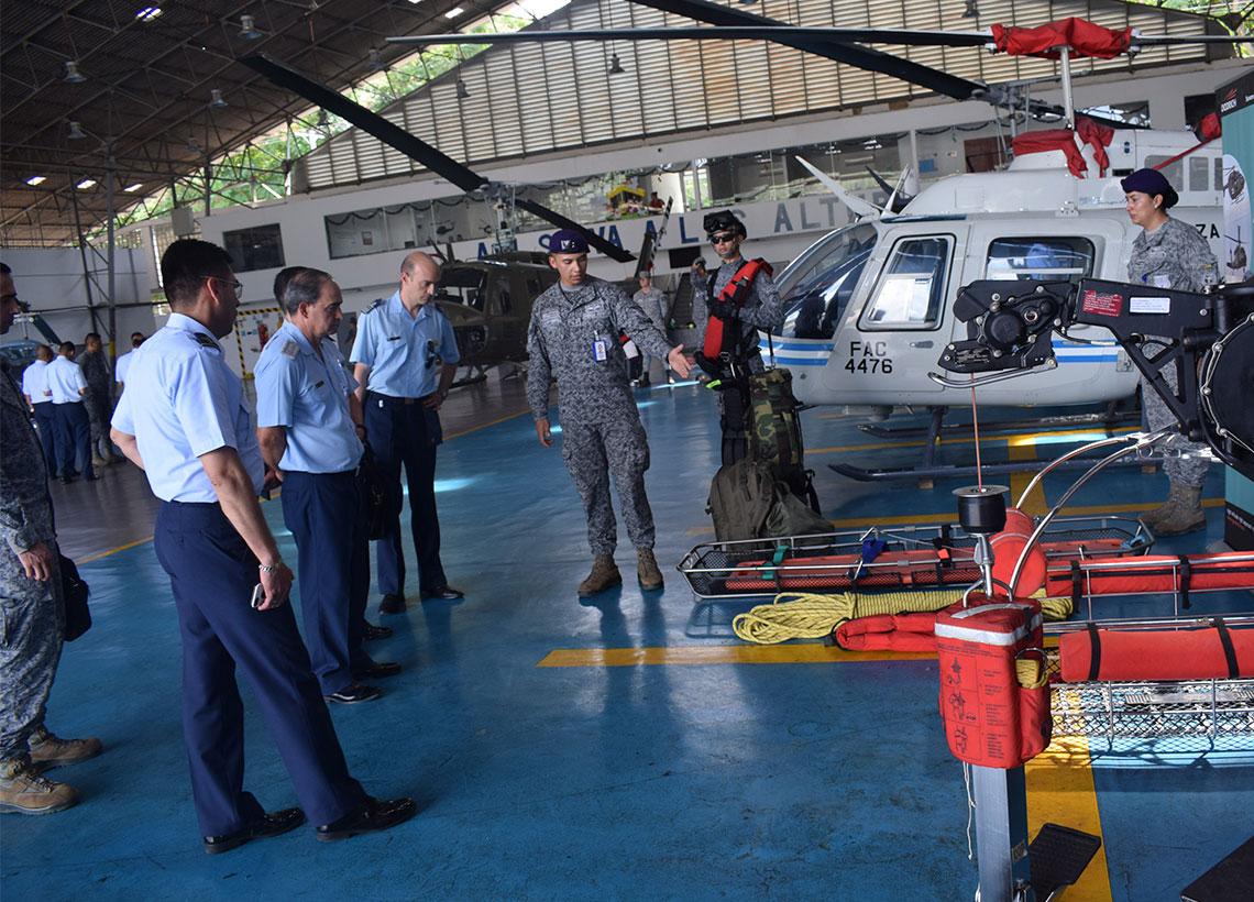 Jefes de Estado Mayor de la Fuerza Aérea Argentina y su homólogo de Colombia visitaron EHFAA