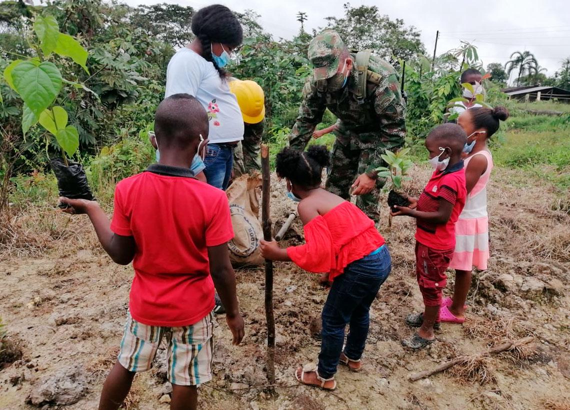 Con siembra de árboles, NNA de Nariño aprenden cuidados al medio ambiente con los Ingenieros Militares