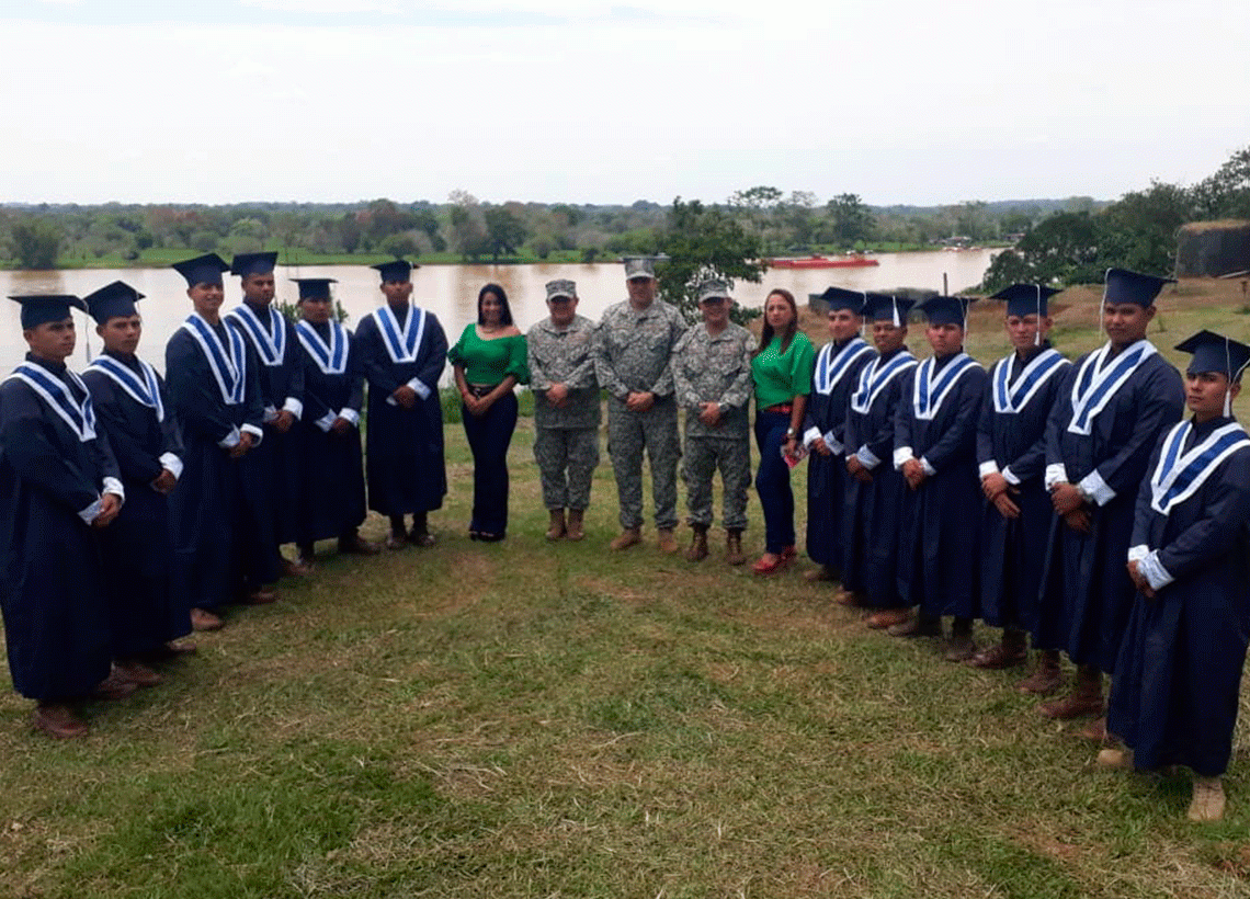 13 Infantes de Marina de la 'Omega' se graduaron como bachilleres en Cartagena del Chairá, Caquetá