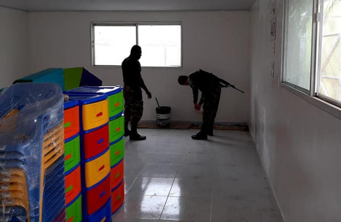 Soldados apoyan en la adecuación del Centro de Desarrollo Infantil del AETCR Miravalle