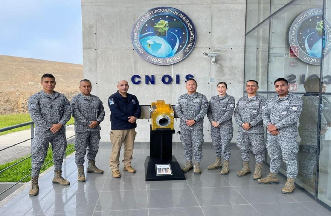 Oficiales de la Fuerza Aérea visitan Agencia Espacial del Perú, una oportunidad de cooperación regional 
