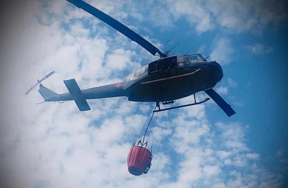 Helicóptero de la Fuerza Aérea ayudó a controlar incendio en el cerro de Piringallo, Cundinamarca