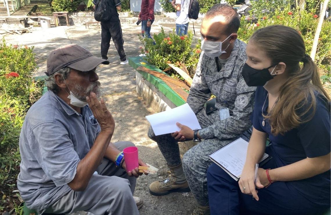 Fuerza Aérea Colombiana brinda atención médica y psicológica para habitantes de calle en La Dorada, Caldas