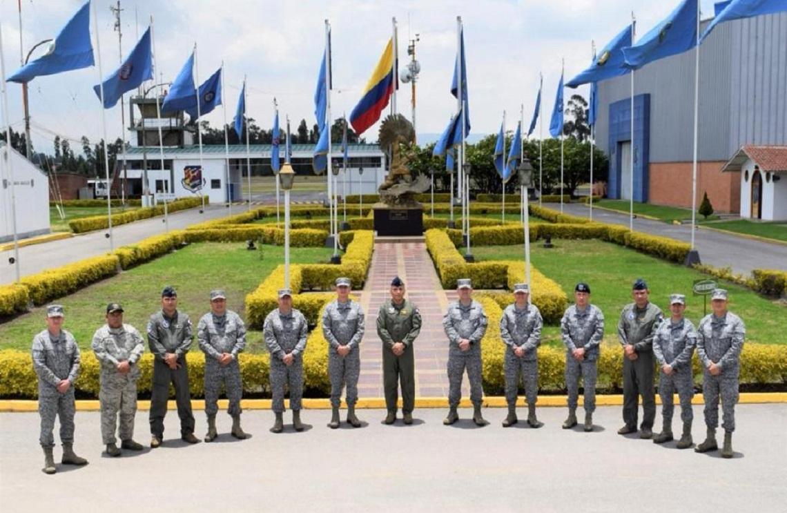 Fuerza Aérea Colombiana fortalece lazos de cooperación en asuntos de seguridad con la visita del SENAN de Panamá
