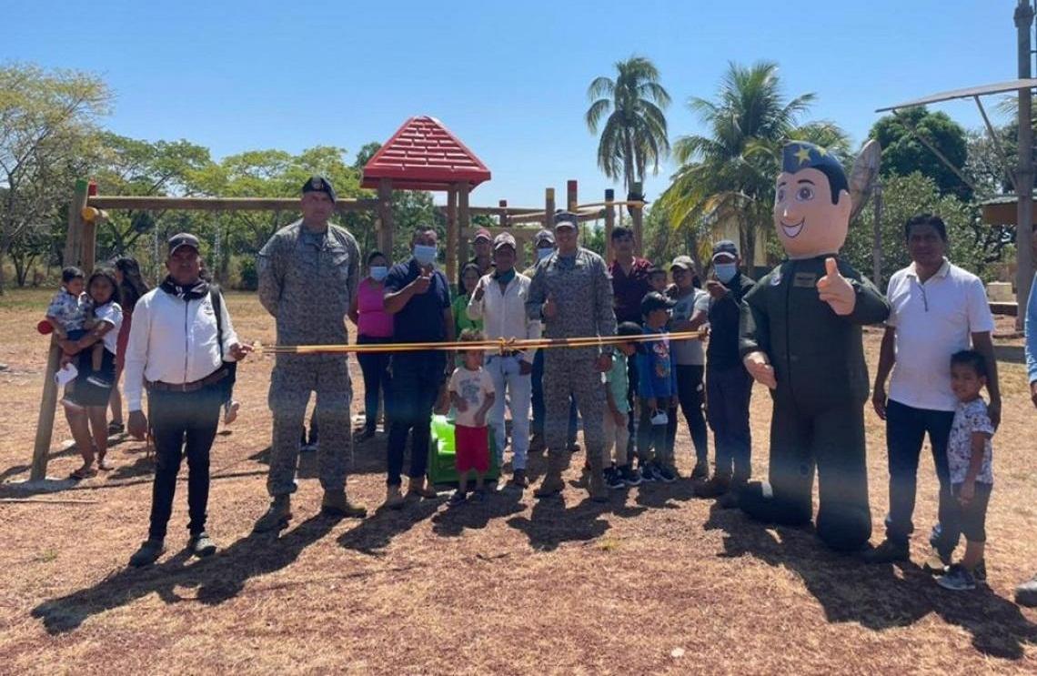 Con juegos y diversión la Fuerza Aérea inaugura un parque infantil en La Esmeralda, Vichada
