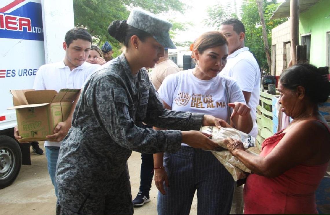 Fuerza Aérea Colombiana lleva alimentos y ayudas a la vereda El Espinal, en Malambo, Atlántico