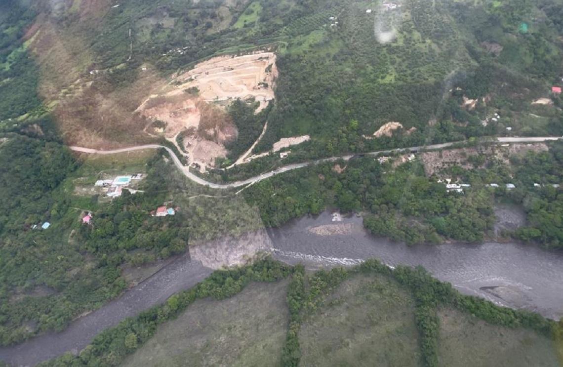 Monitoreo a derrumbes por lluvias en Tolima y Cundinamarca es realizado por la Fuerza Aérea Colombiana