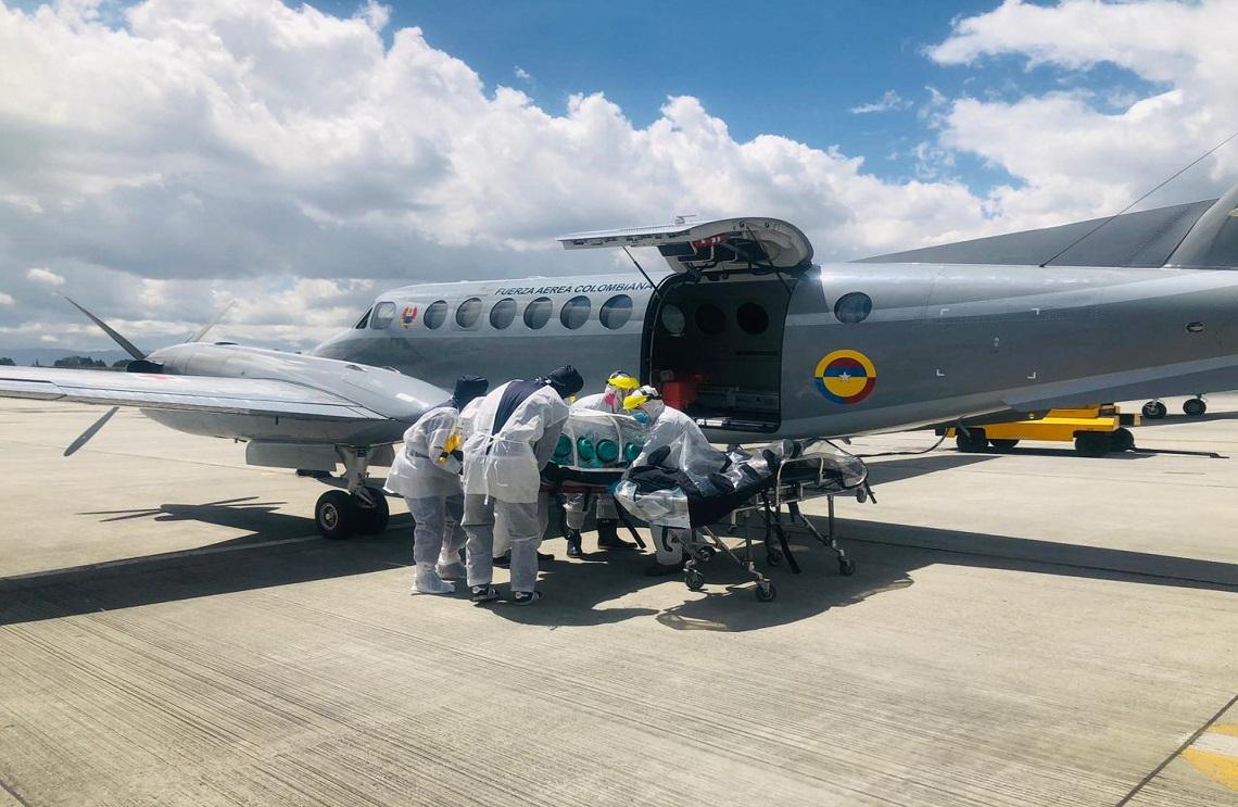  Fuerza Aérea Colombiana realiza traslado aeromédico de paciente con COVID-19 desde Santander hacia Bogotá