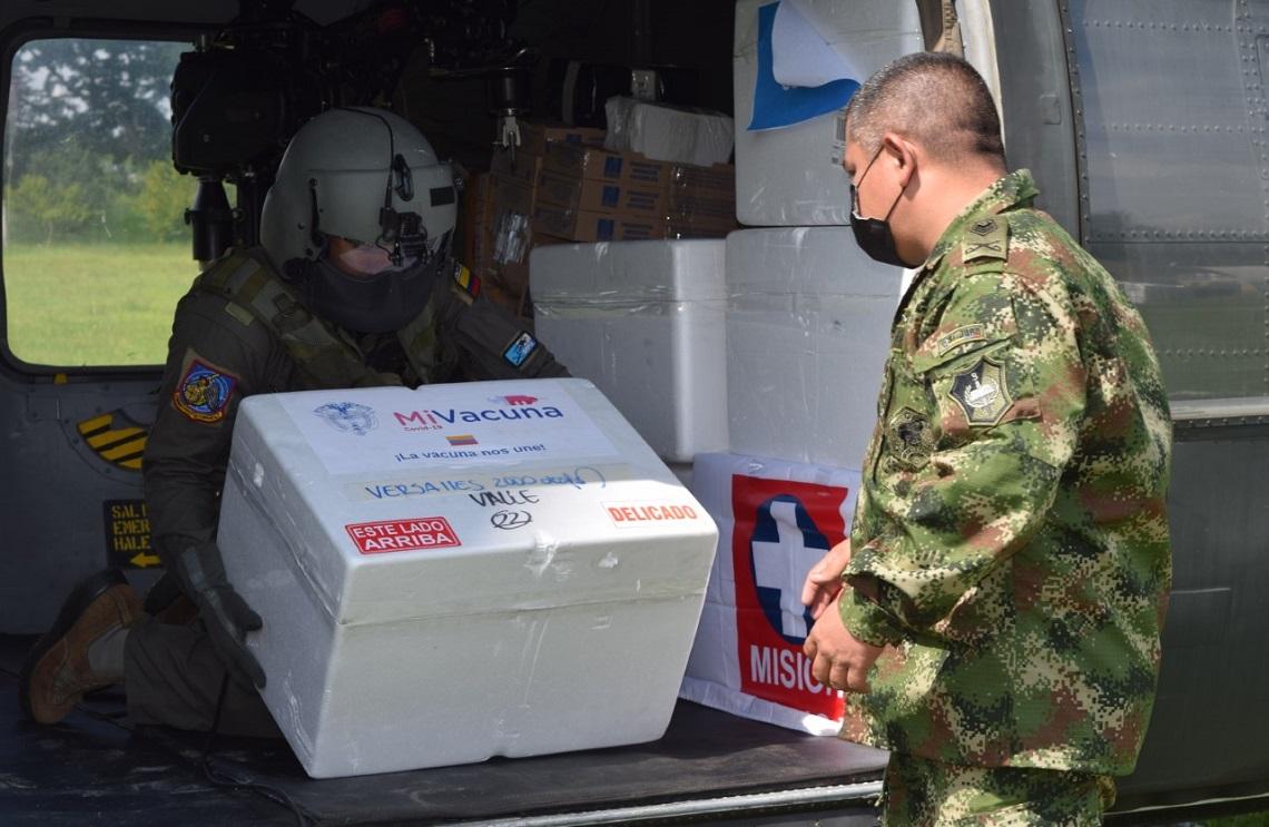  Fuerza Aérea Colombiana continúa transporte de vacunas contra COVID-19 a municipios del Valle del Cauca 