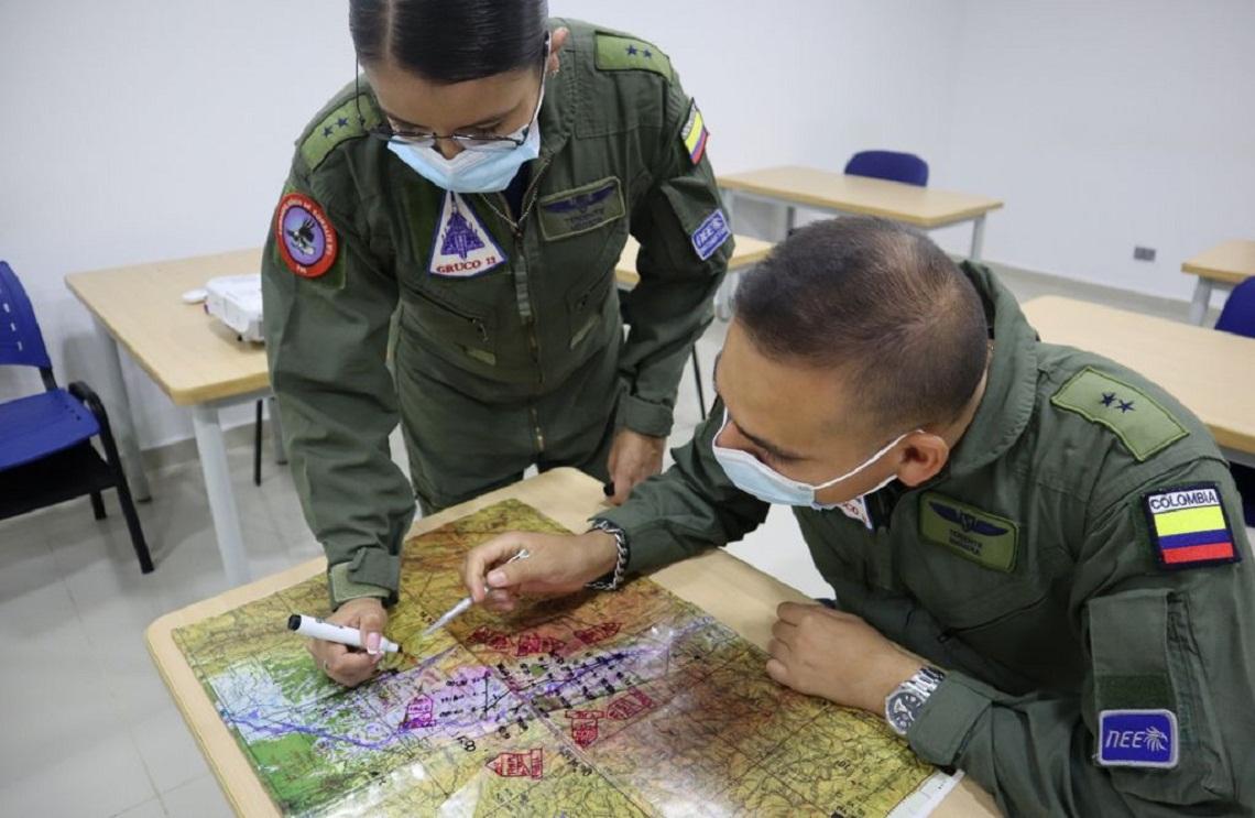 Una nariñense es la primera mujer navegante instructor de su Fuerza Aérea Colombiana