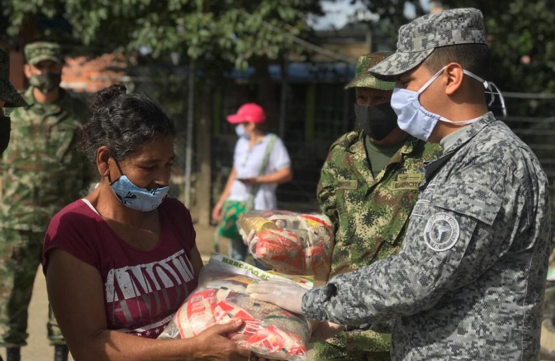 Una vez más la Fuerza Aérea apoya a barrios vulnerables del Tolima durante esta crisis sanitaria