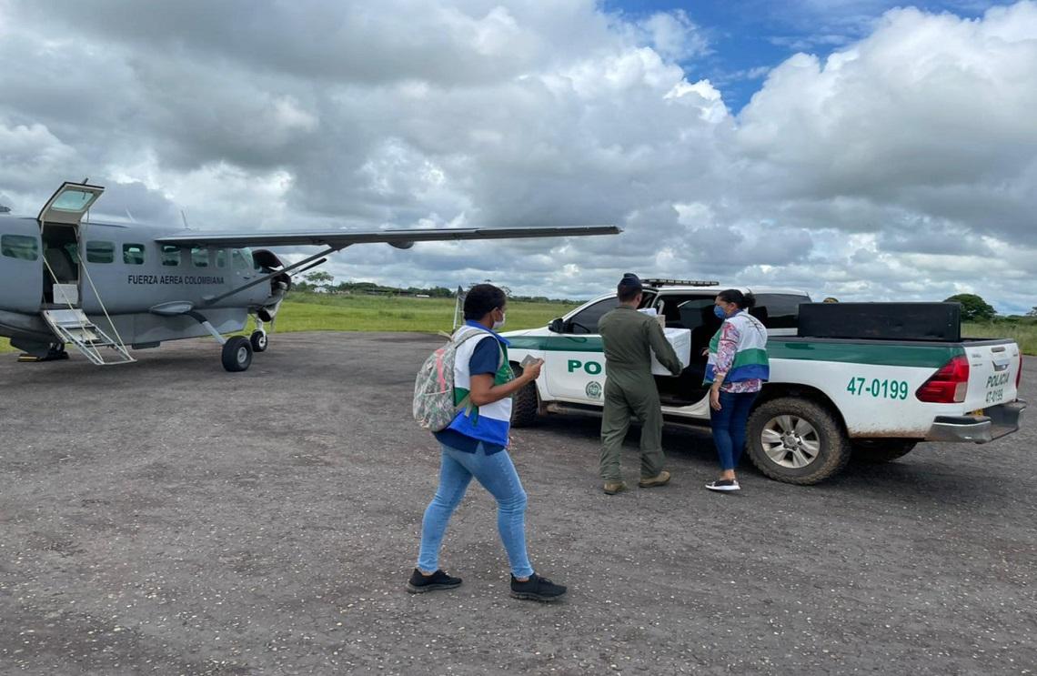 Más de 350 vacunas contra el COVID-19 son entregadas en Vichada por su Fuerza Aérea Colombiana