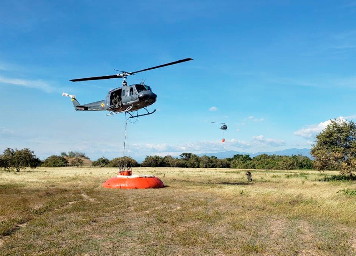 Helicópteros de la Fuerza Aérea apoyan emergencia por incendio forestal presentado en Palermo, Huila 