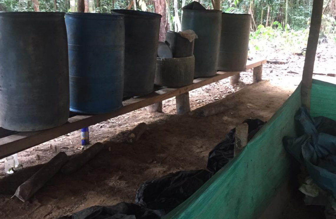  Fuerza Pública halla insumos para el procesamiento de pasta base de coca en Puerto Nariño, Vichada 