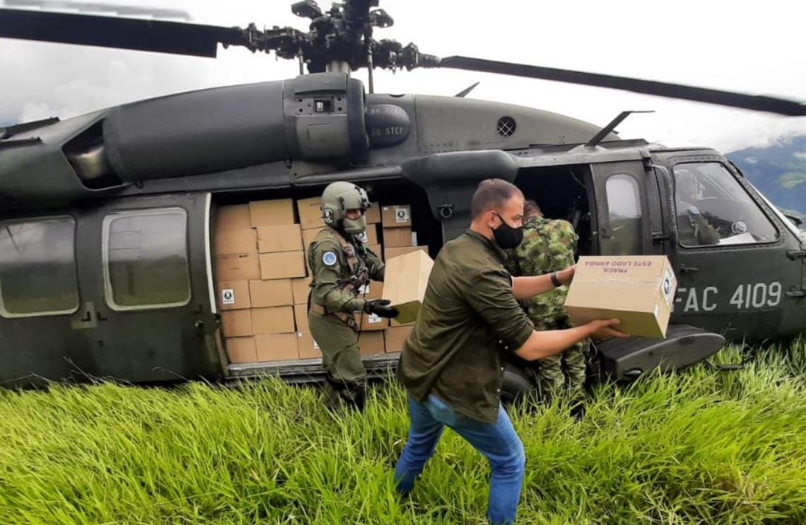1.5 toneladas de ayuda humanitaria transportó Fuerza Aérea Colombiana a Ituango, Antioquia