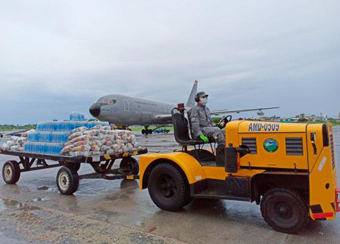El Boeing KC 767 Júpiter despliega sus alas para llevar más ayudas humanitarias al Archipiélago