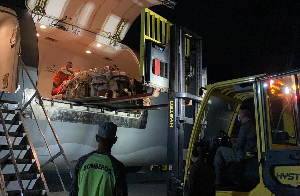 Aeronave C-40 de la Fuerza Aérea continúa transportando ayudas humanitarias al Archipiélago de San Andrés Islas