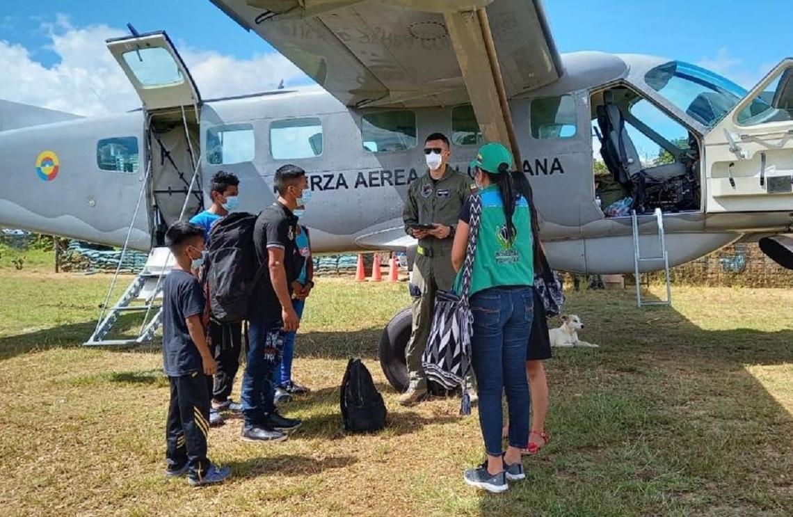 Fuerza Aérea Colombiana traslada amazonenses en condiciones de vulnerabilidad