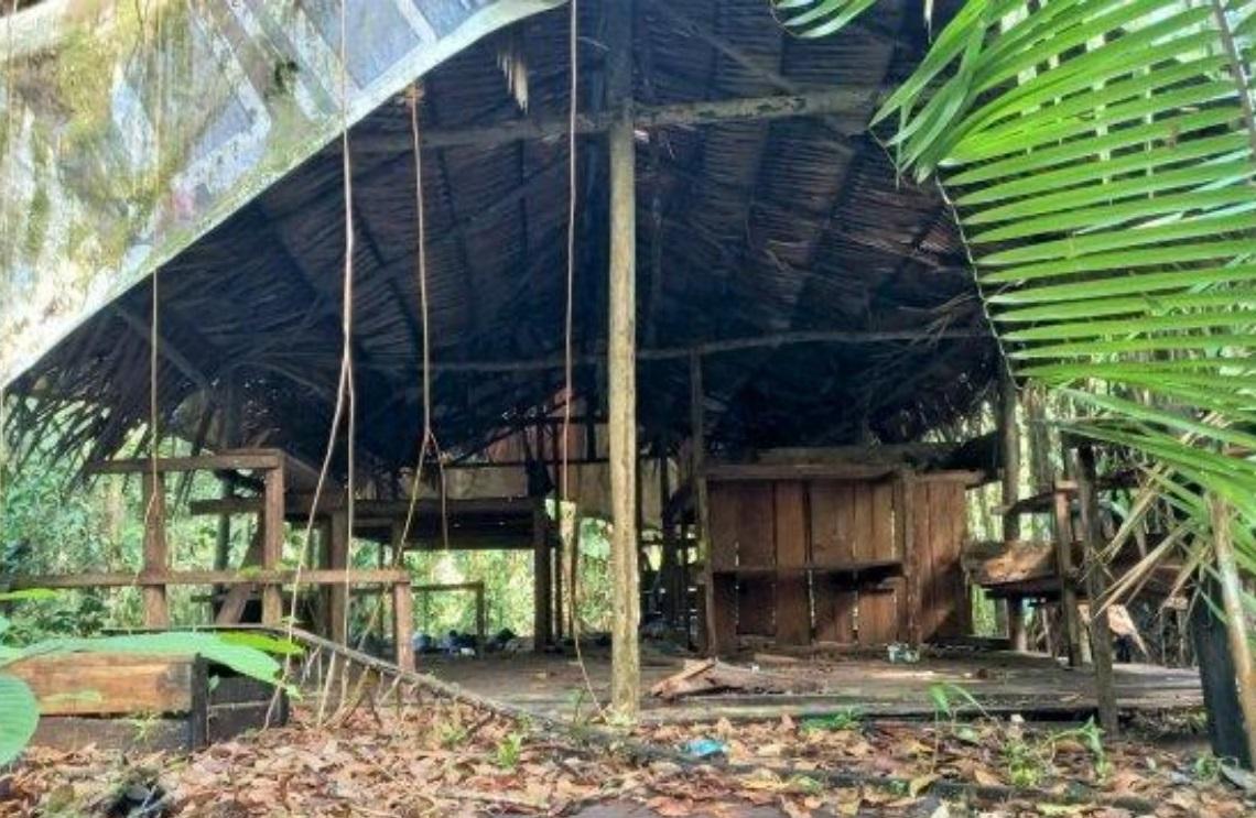 Fuerza pública incauta semisumergible listo para cargar hasta ocho toneladas de alcaloide