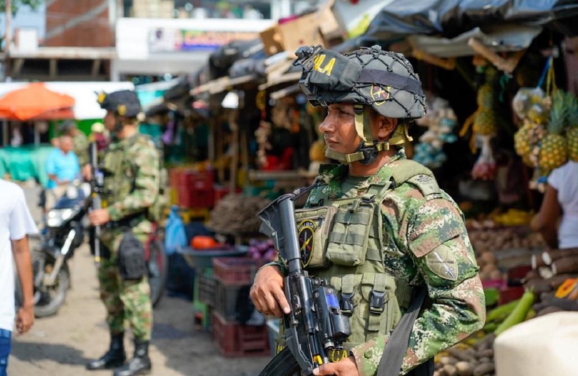 Fuerzas Militares garantizan retorno a la normalidad del comercio en el Bajo Cauca antioqueño