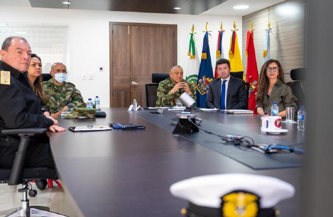 Fuerzas militares de Colombia entrenarán a soldados ucranianos en desminado