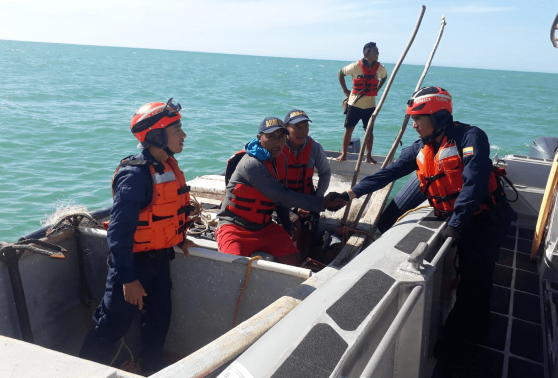 cogfm-rescatados-pescadores-deriva-caribe-jpg