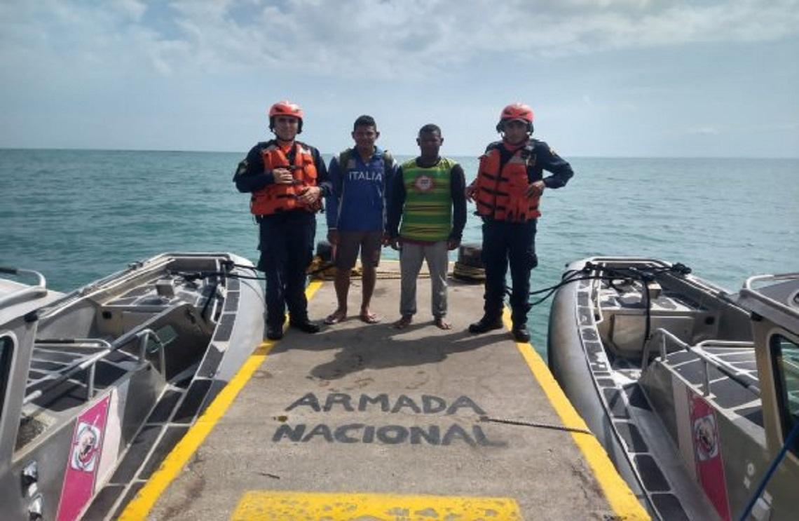 Armada de Colombia asistió a dos personas a la deriva en el Golfo de Morrosquillo