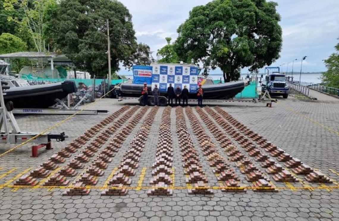 Incautado el semisumergible de mayor dimensión navegando con alcaloides en el Pacífico colombiano