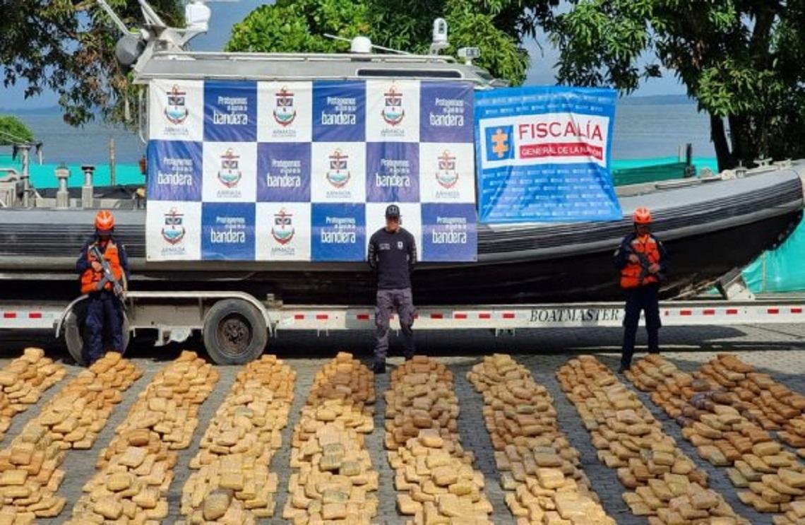 Interceptado semisumergible con más de tres toneladas de marihuana en el Pacífico colombiano
