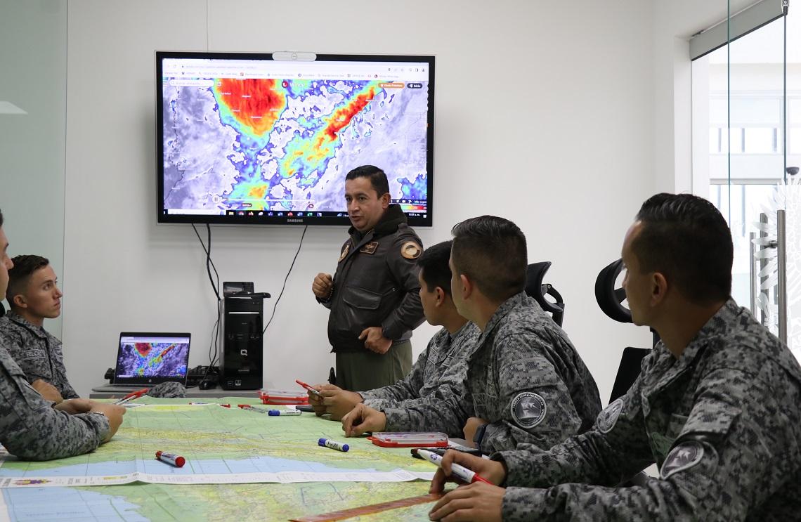 Capacidades aéreas en máximo alistamiento ante alerta naranja del Volcán Nevado del Ruiz