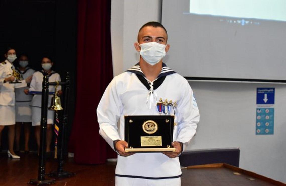 Entrega de títulos de tecnólogos navales de la Escuela Naval de Suboficiales ARC "Barranquilla"