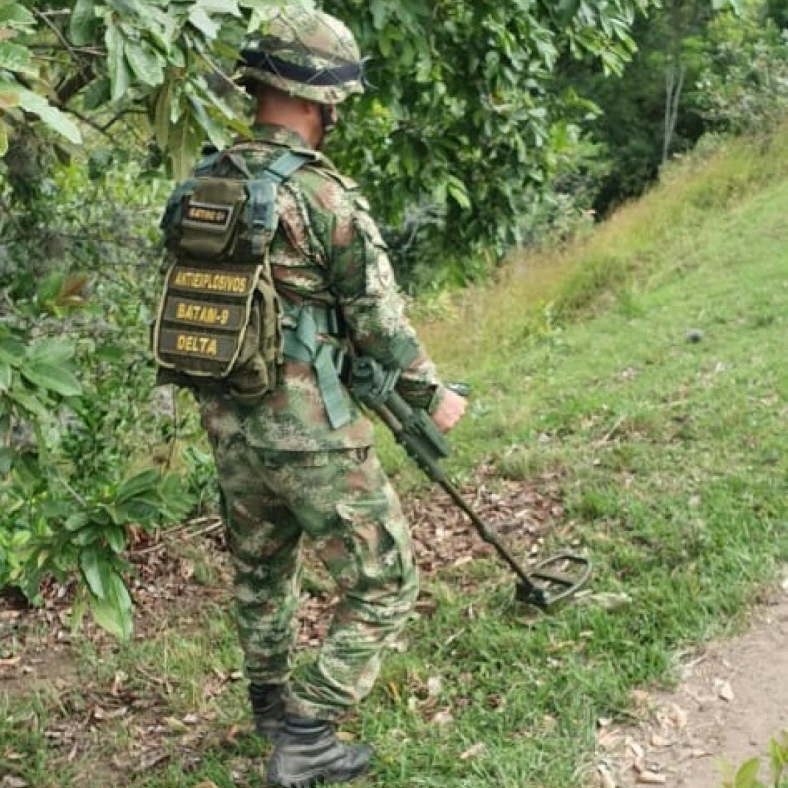Ejército y Policía Huila logran captura por porte de armas y neutralizan 'cilindro bomba'
