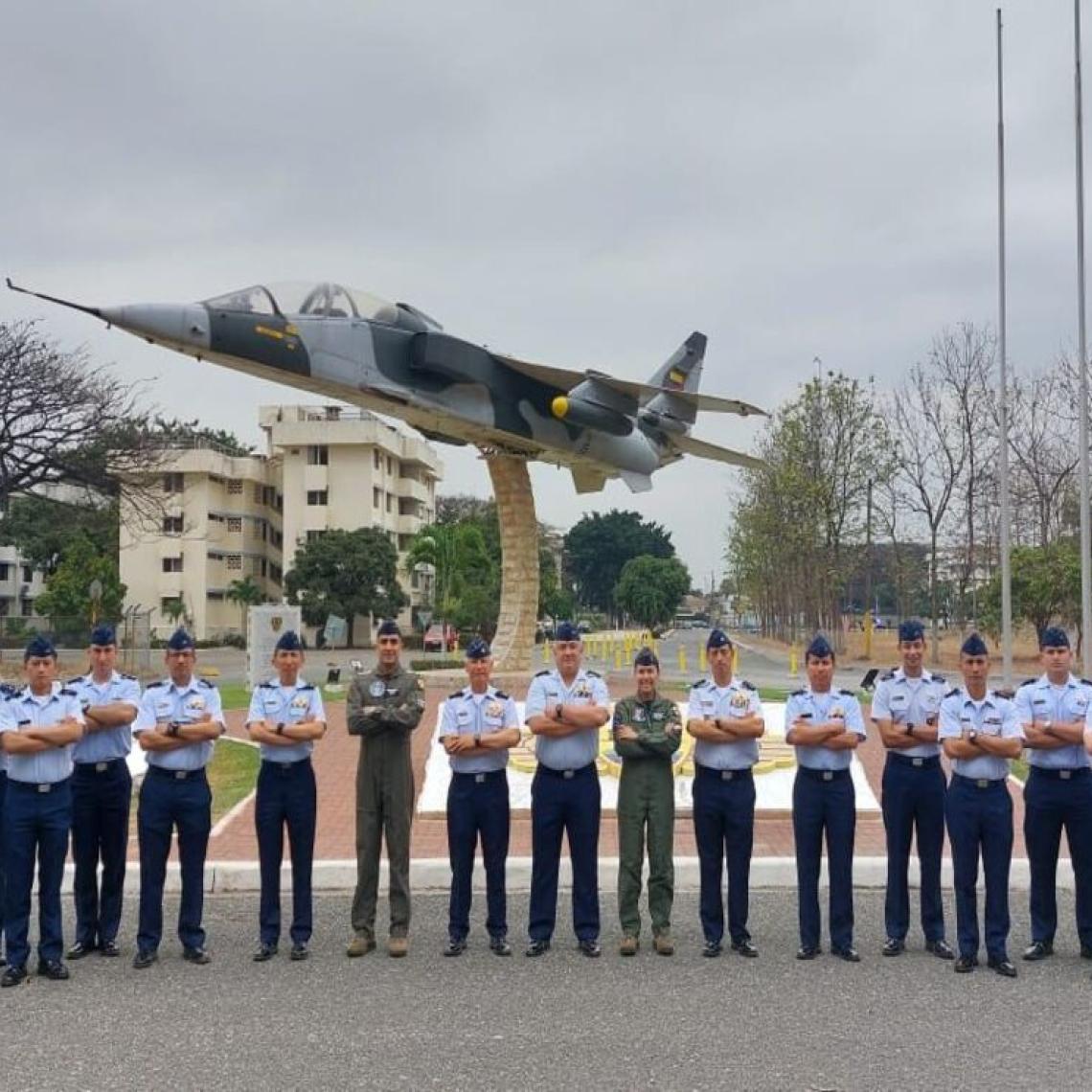Finaliza curso para la Fuerza Aérea Ecuatoriana que potencializa las capacidades en Defensa Aérea de la región