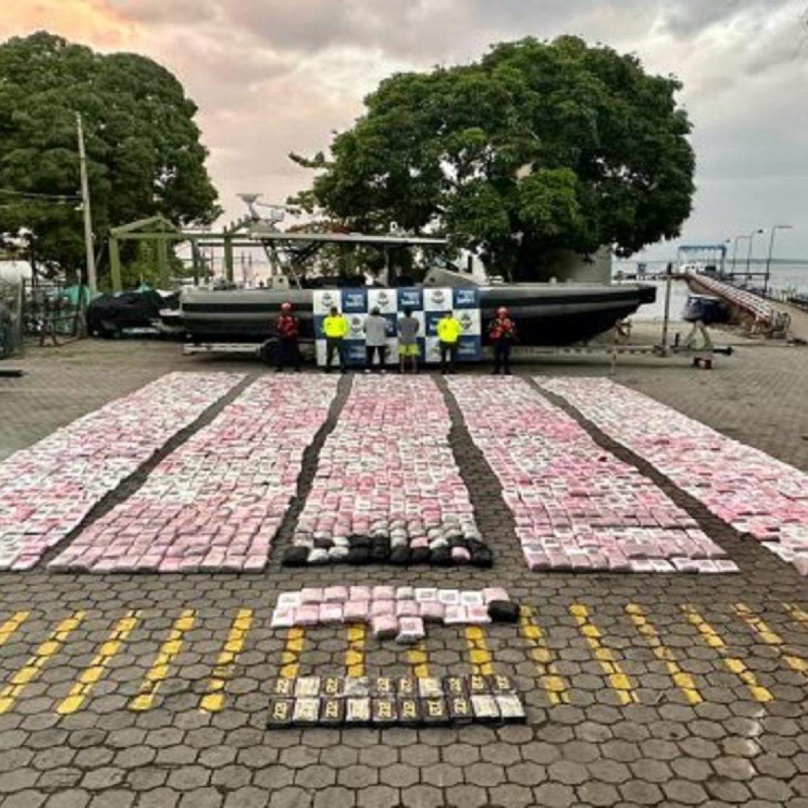 Embarcación con más de una tonelada de estupefacientes fue interceptada por Unidades de la Armada de Colombia