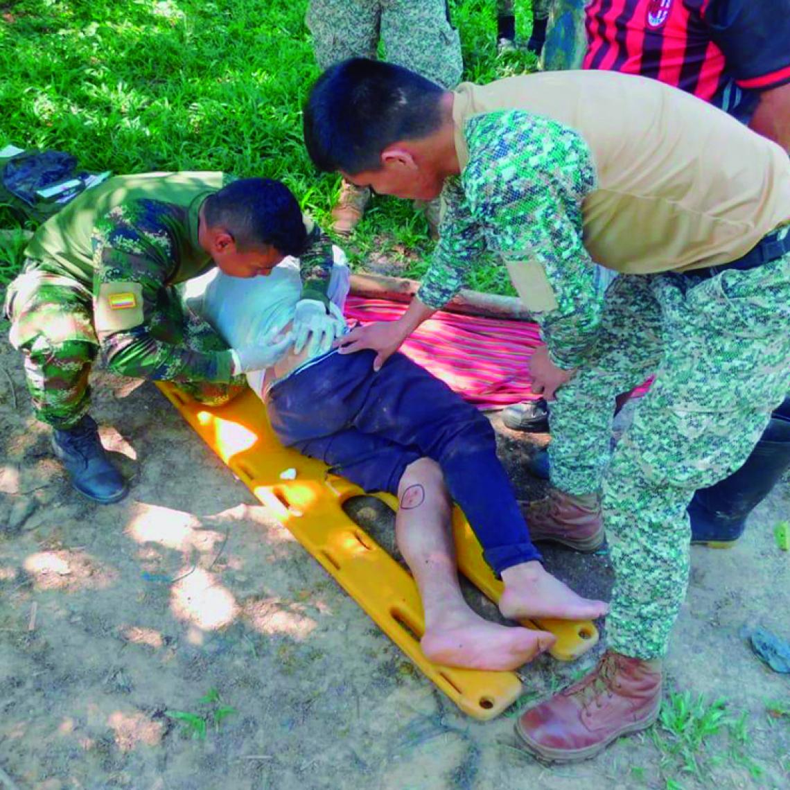 cgfm Tropas de la Fuerza de Tarea Conjunta Omega realizan evacuación de un campesino mordido por una serpiente en Caquetá