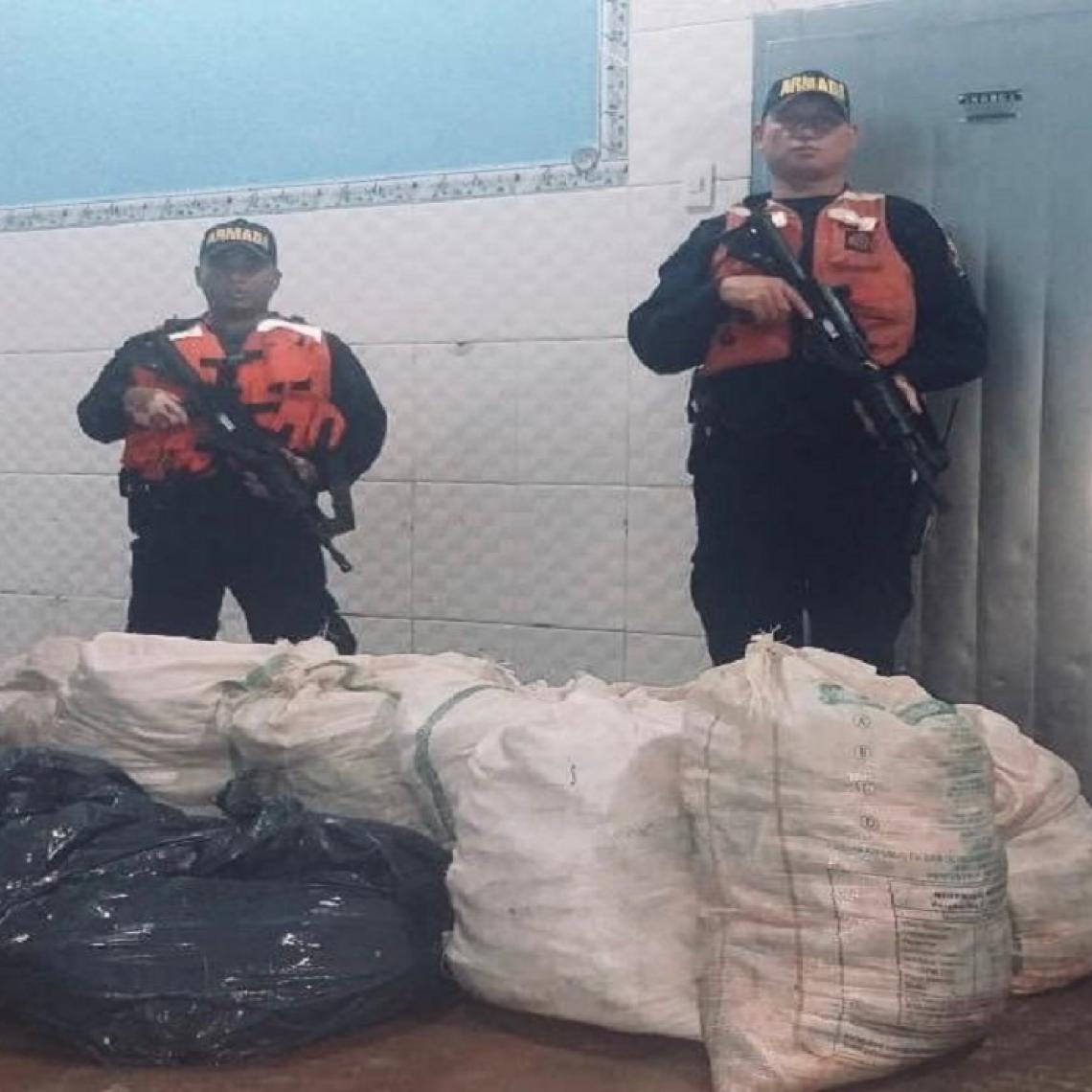 Armada de Colombia incauta más de media tonelada de pescado contaminado con mercurio en el Amazonas