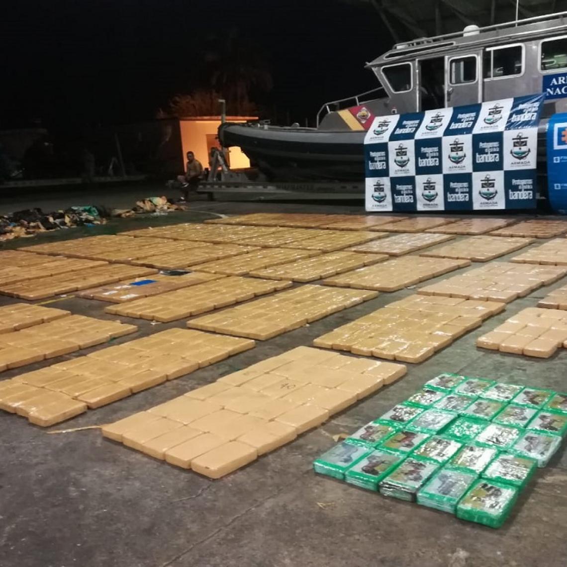 Armada Nacional impidió tráfico de narcóticos transportados a bordo de un semisumergible y una lancha