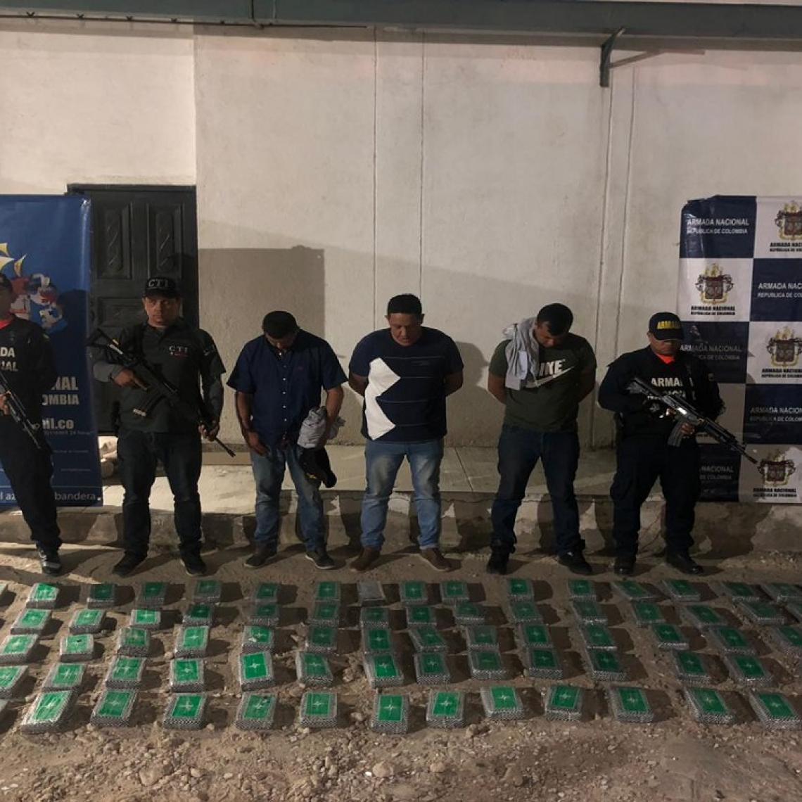 Armada de Colombia y Fiscalía incautan más de 100 kilos de clorhidrato de cocaína en Santa Marta
