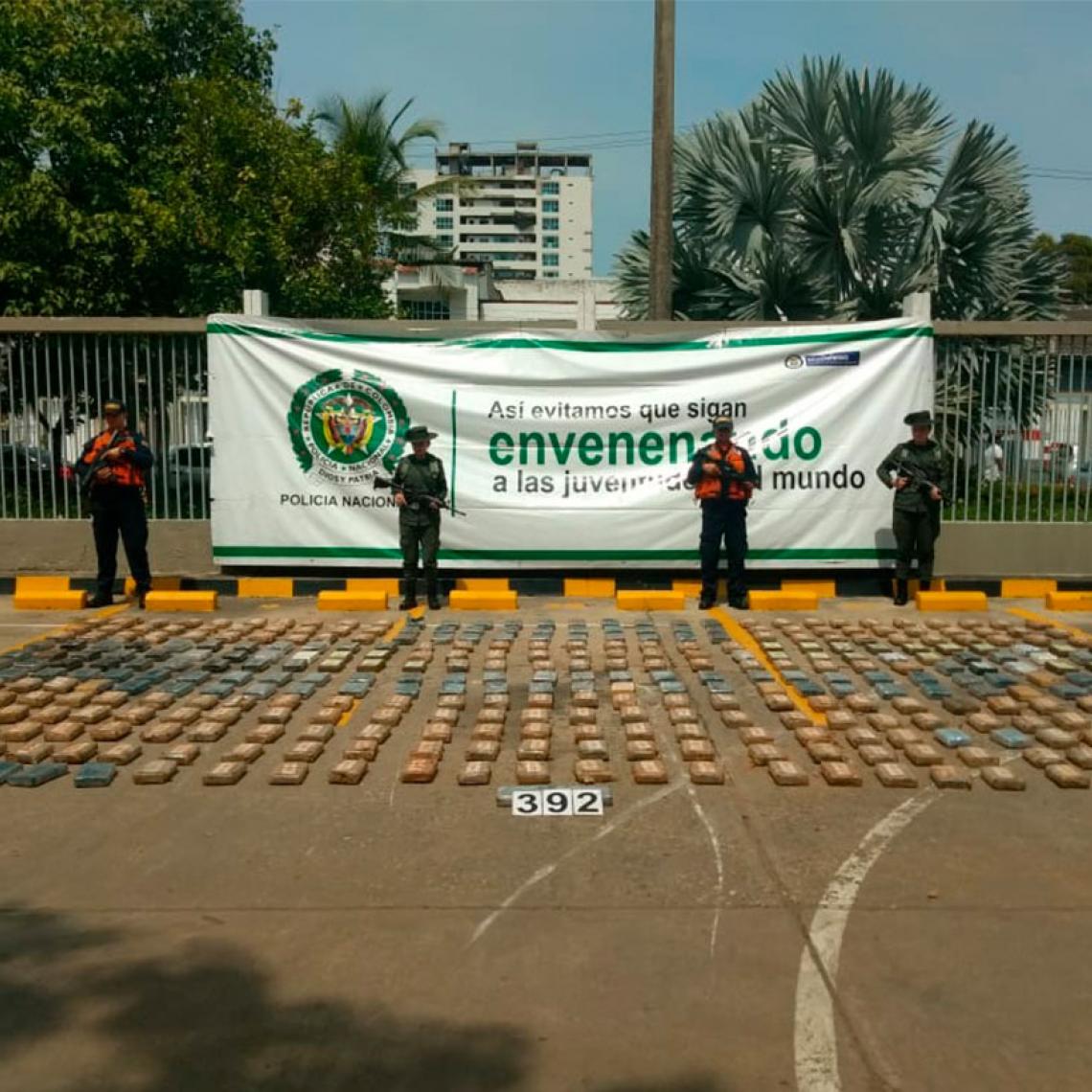 Armada, Fiscalía y Policía incautan cerca de 400 kilogramos de clorhidrato de cocaína en Cartagena