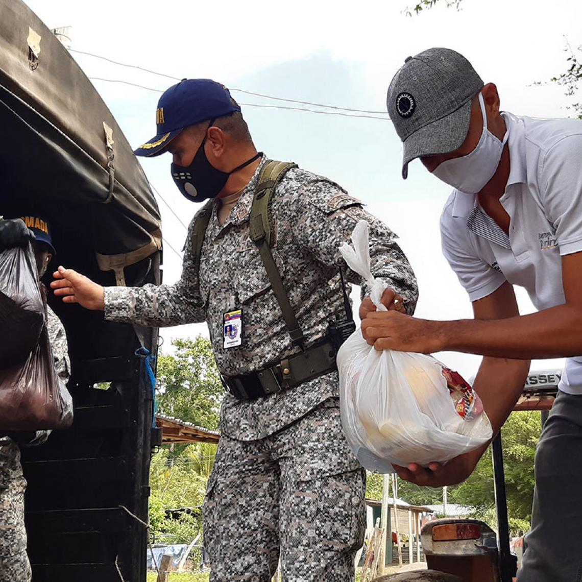 Armada de Colombia continúa apoyando a las comunidades vulnerables de los Montes de María