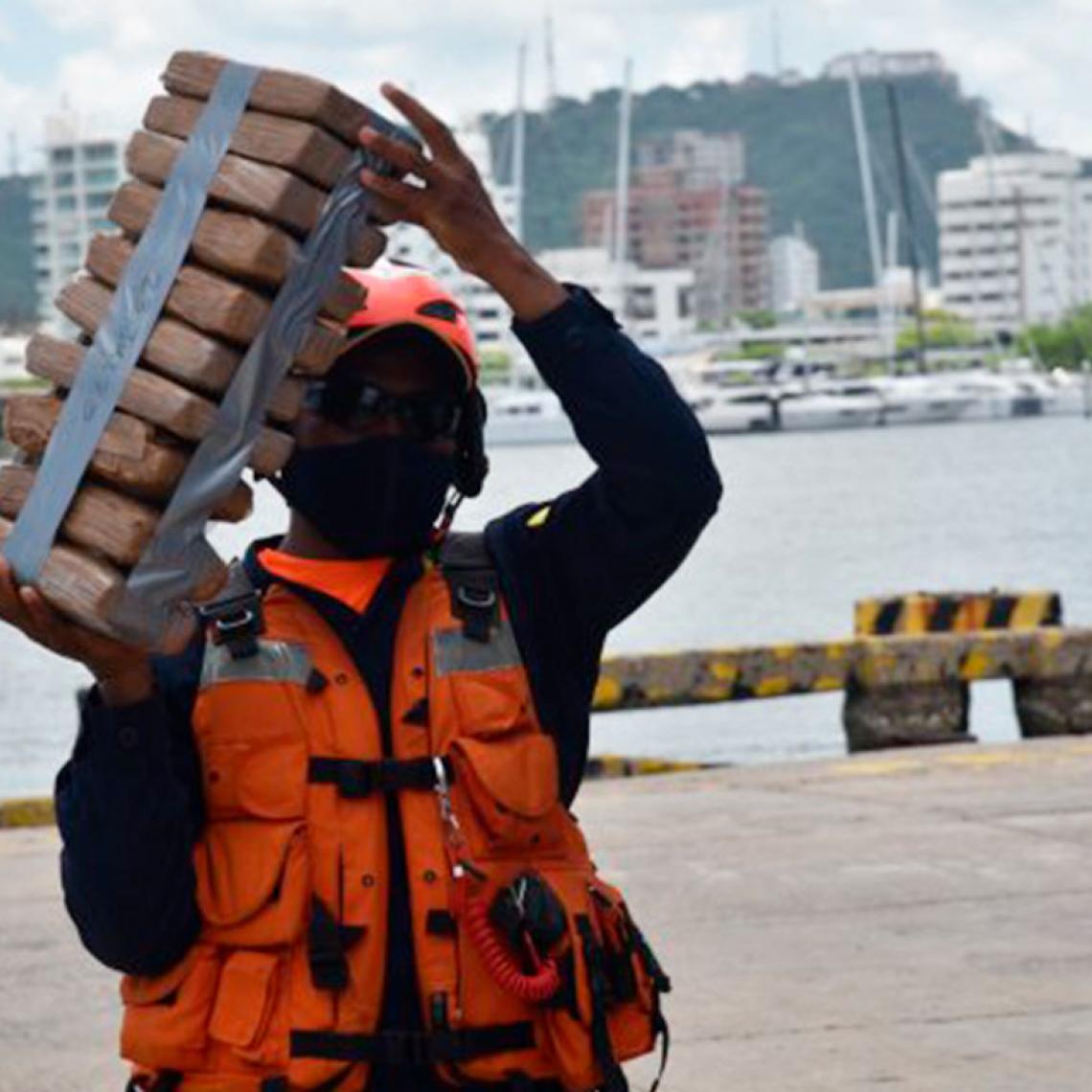Fuerza pública incauta cargamento de cocaína en aguas cercanas a la costa de Cartagena