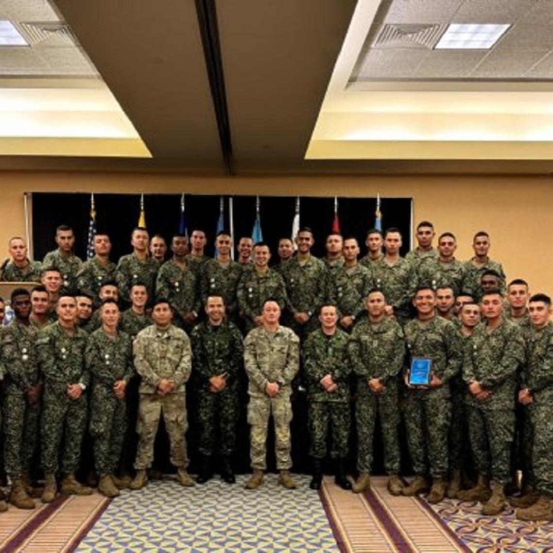Cadetes de Infantería de Marina de la Armada de Colombia de entrenaron en la base de Fort Moore del Ejército de los Estados Unidos