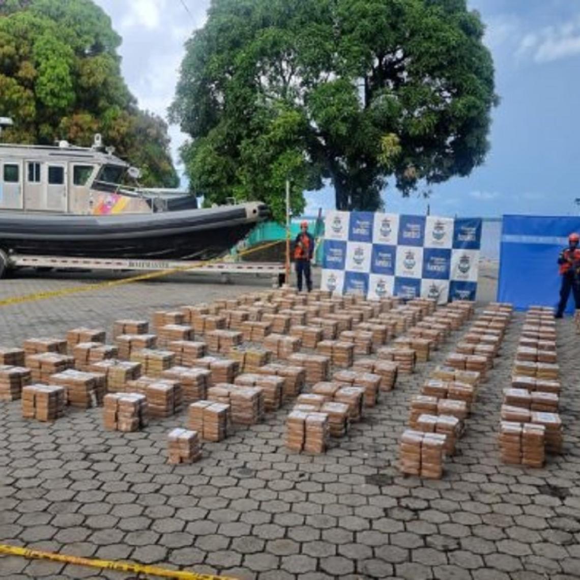  Armada frustra navegación de semisumergible que transportaba cocaína en el Pacífico sur