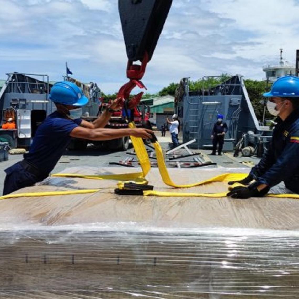 Armada de Colombia contribuye al restablecimiento del servicio eléctrico continuó en Acandí, Chocó