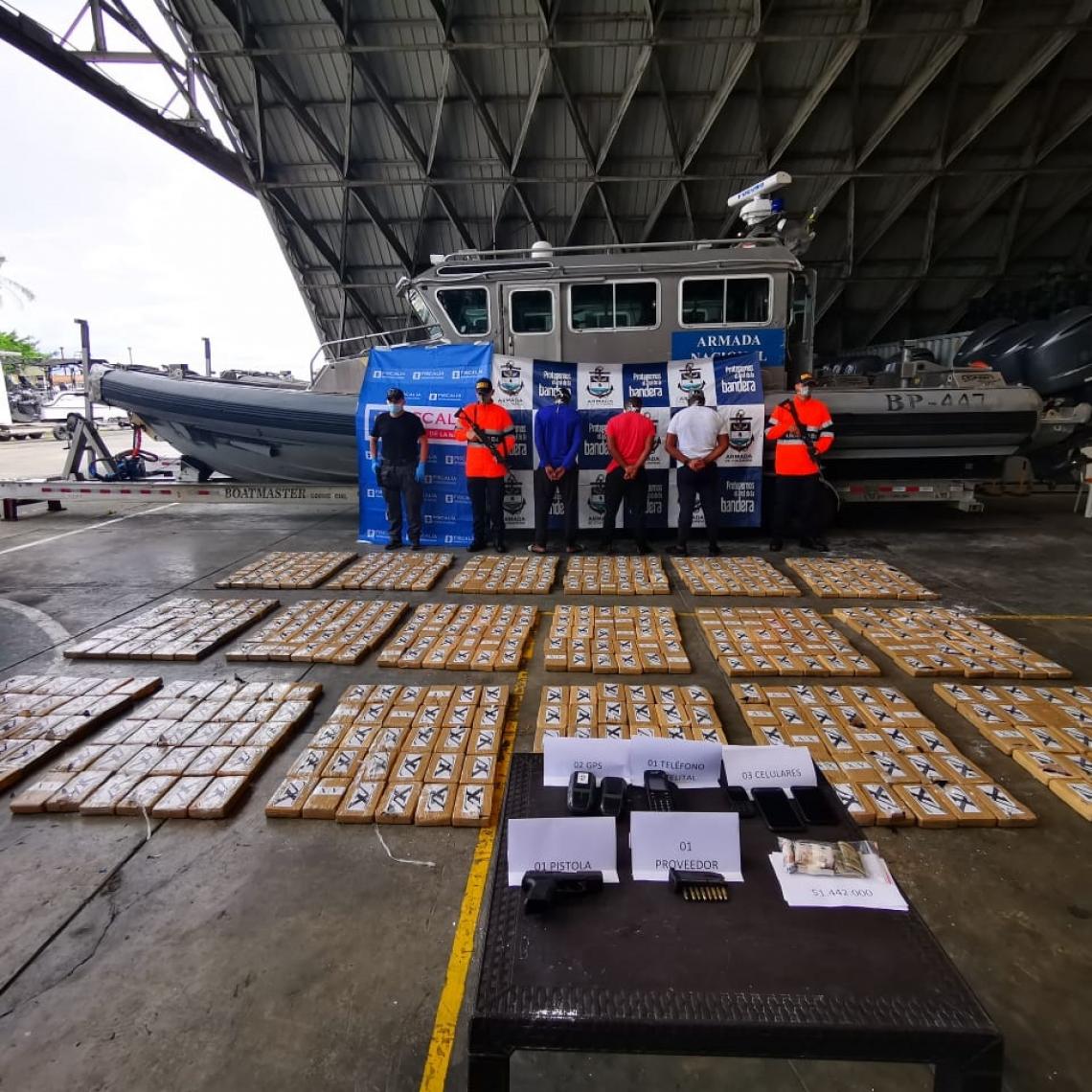Armada de Colombia interceptó embarcación con más de media tonelada de cocaína en el Pacífico